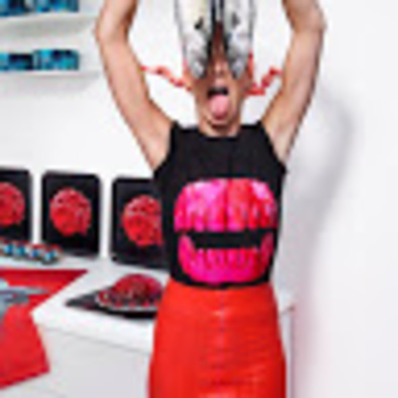 Meet your Posher, Claudia - Picture 1 of 1